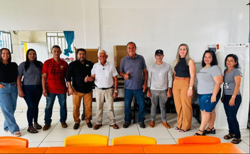 Entrega de Materiais na Escola Nelson Alquieri